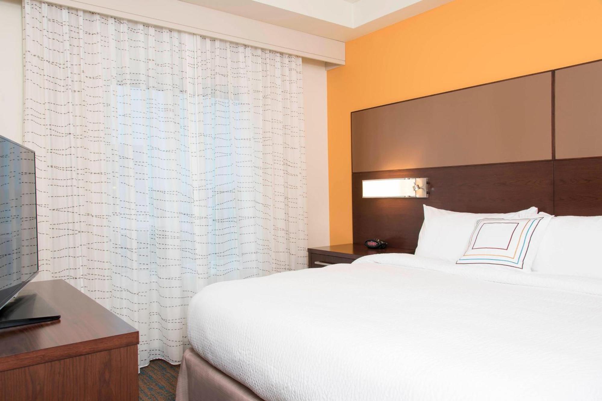 Hotel By Marriott Downtown 3*