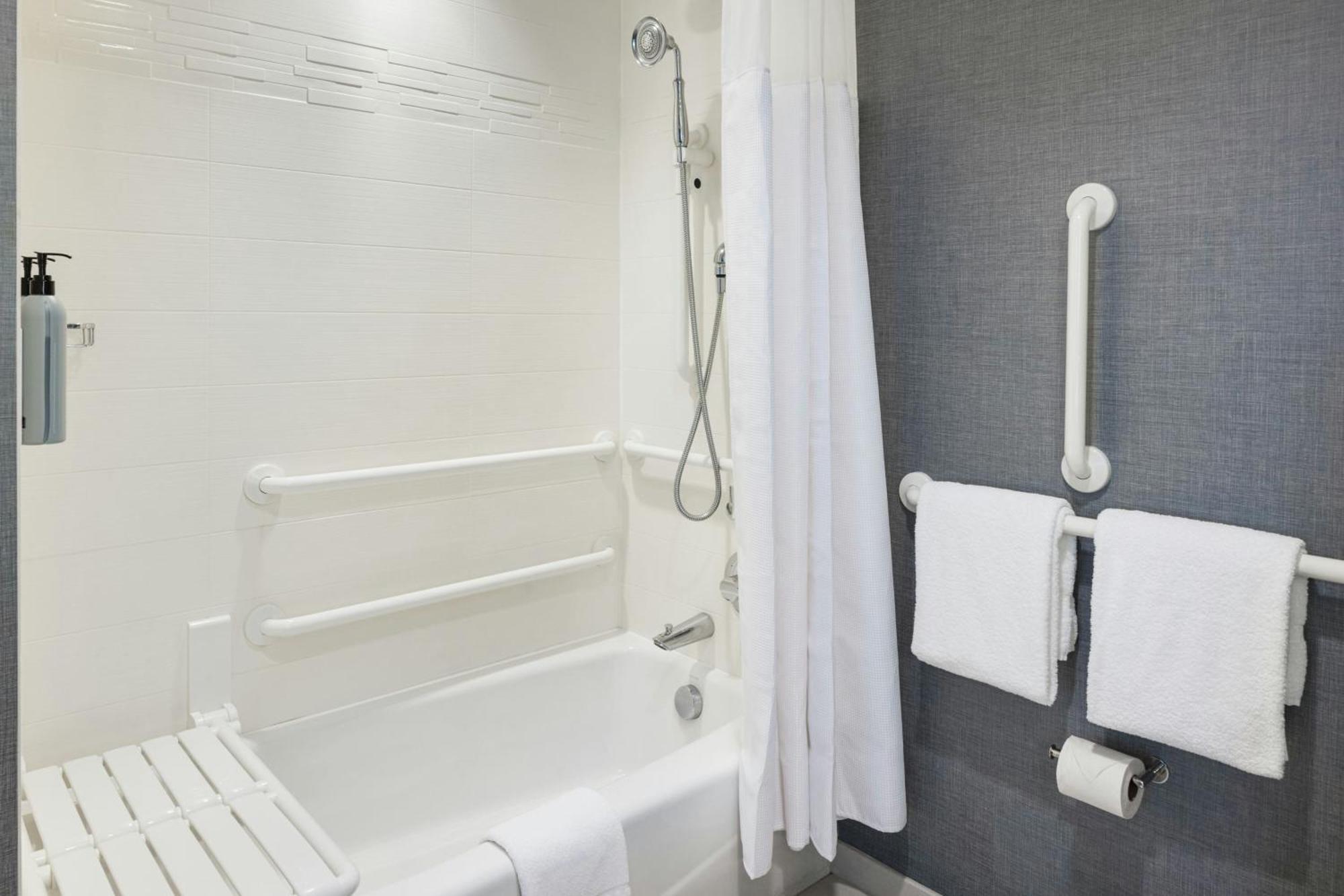 Hotel By Marriott Downtown 3*