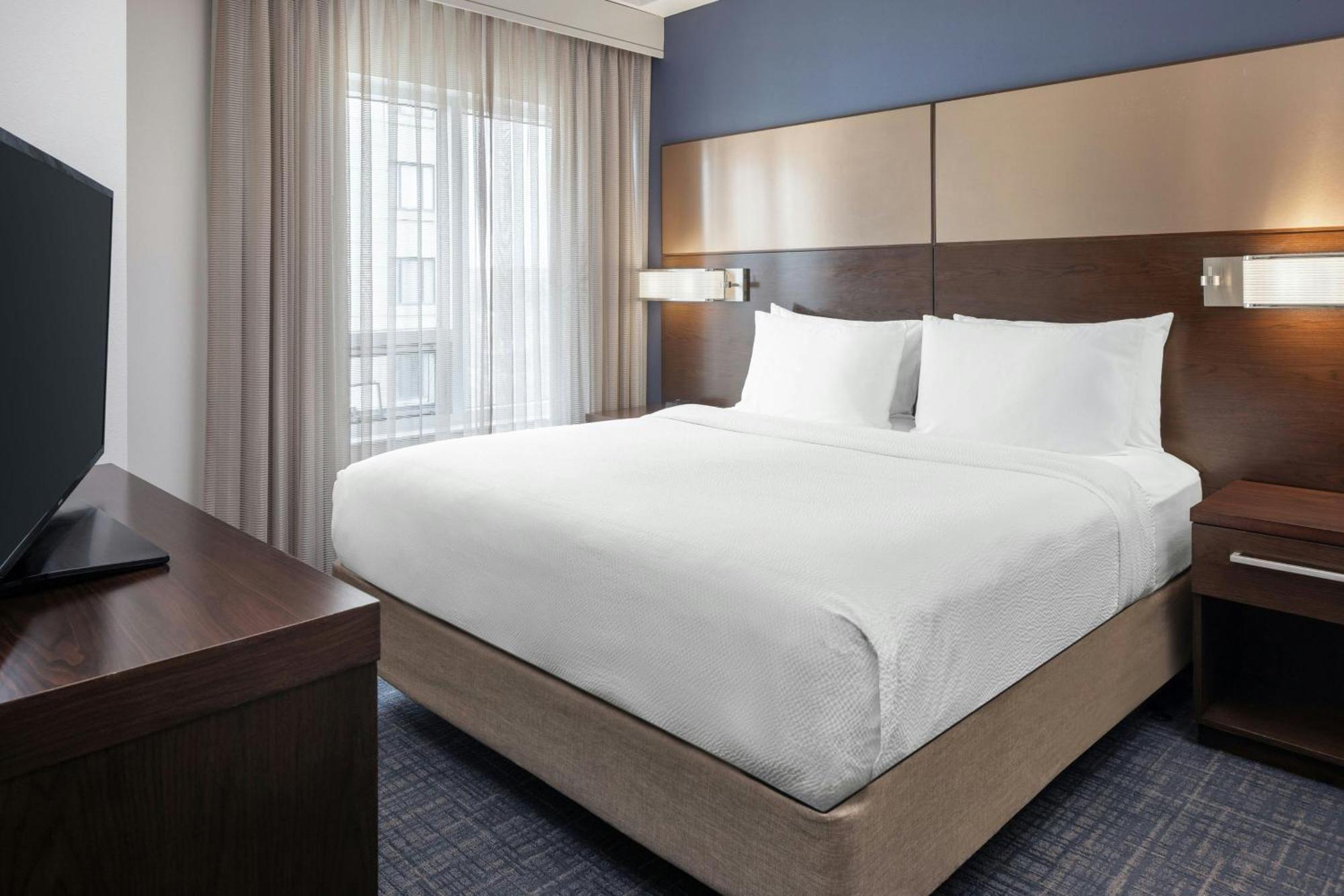 Hotel By Marriott Downtown 3*